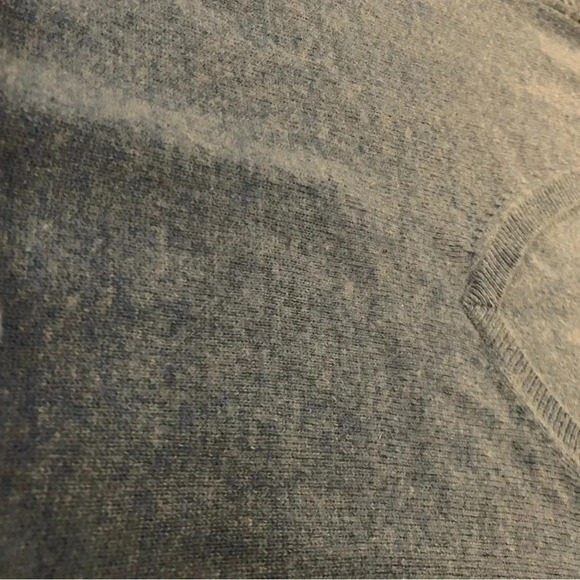 L.L.Bean Blue 100%  Cashmere Sweater Size Medium - Picture 7 of 8